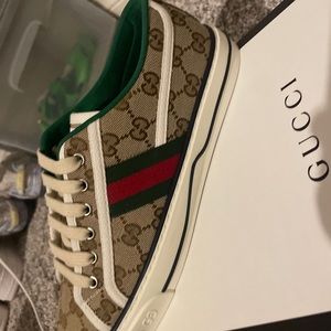 new in box only put them on my feet to try on  there a womens 8 and mens 7